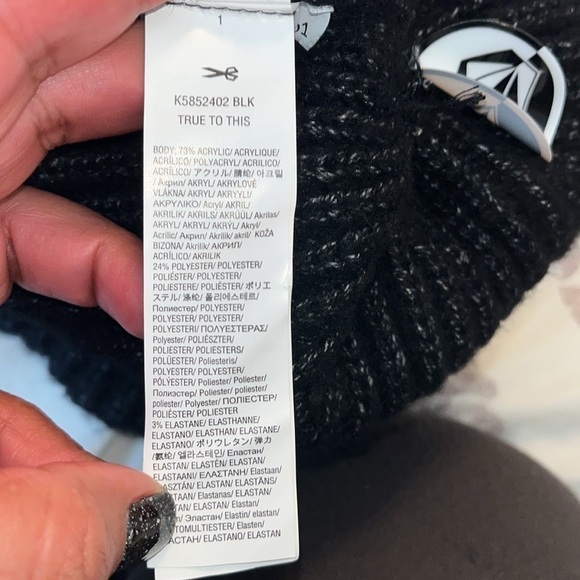 Volcom Lula Beanie one size fits all.  NWT black with furry ball on top. - Picture 8 of 8
